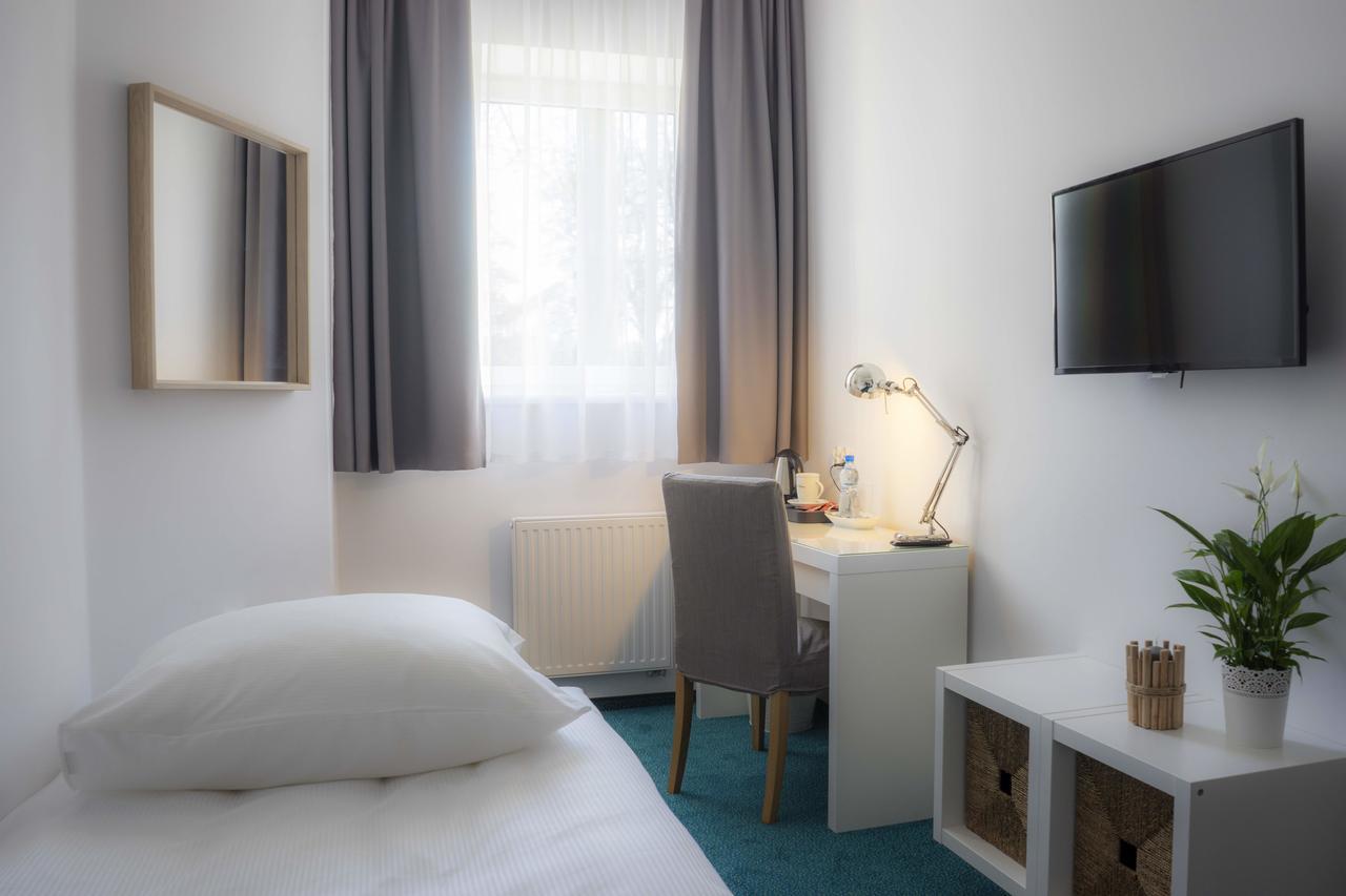 Hotel Inner City Kutno Esterno foto
