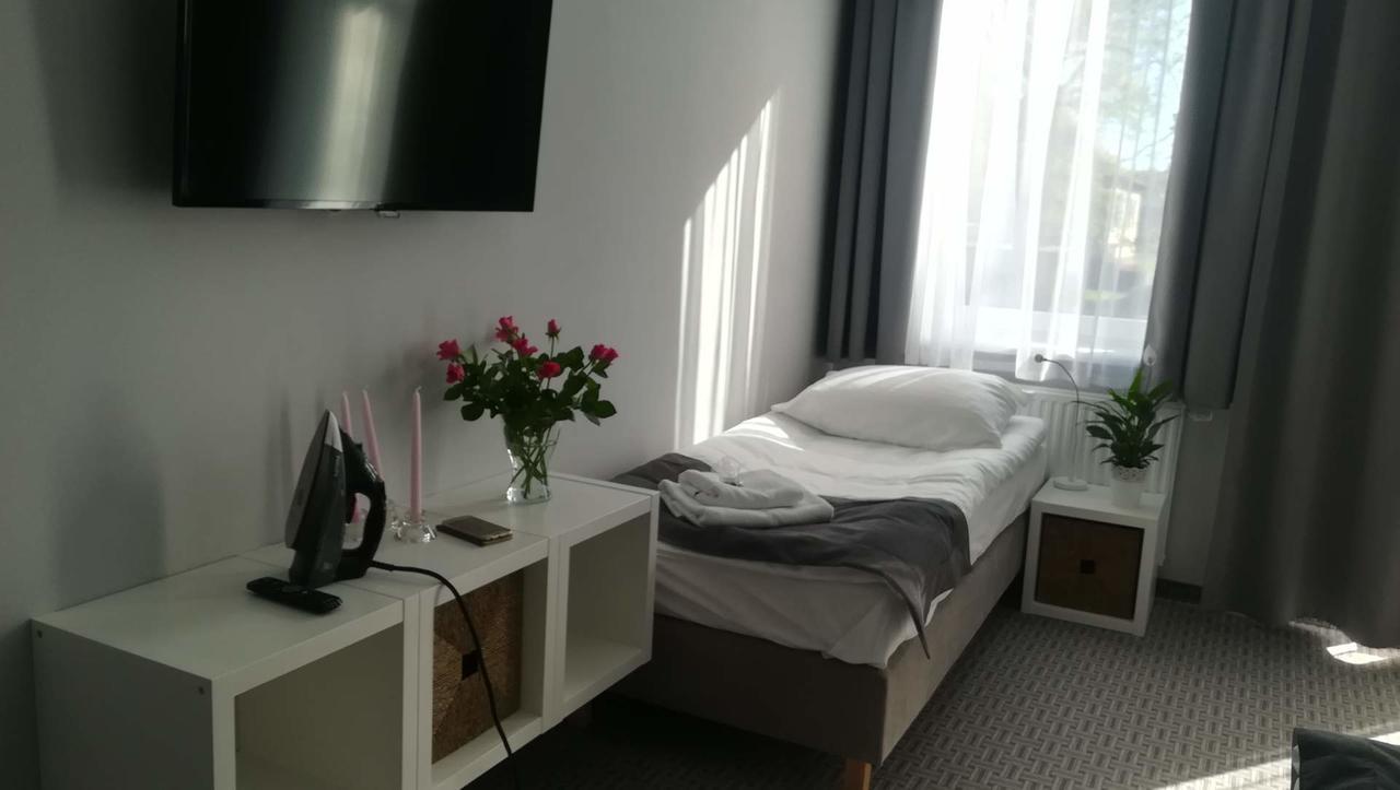 Hotel Inner City Kutno Esterno foto