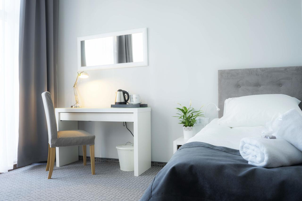 Hotel Inner City Kutno Esterno foto