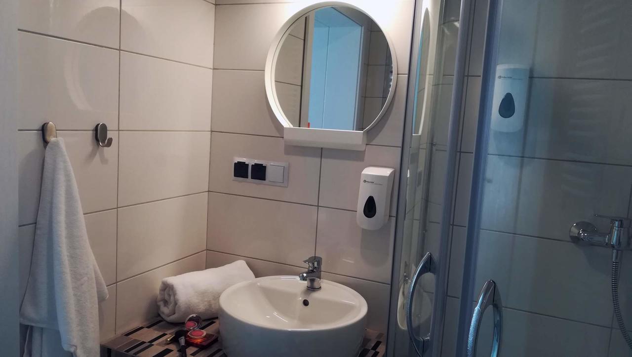 Hotel Inner City Kutno Esterno foto