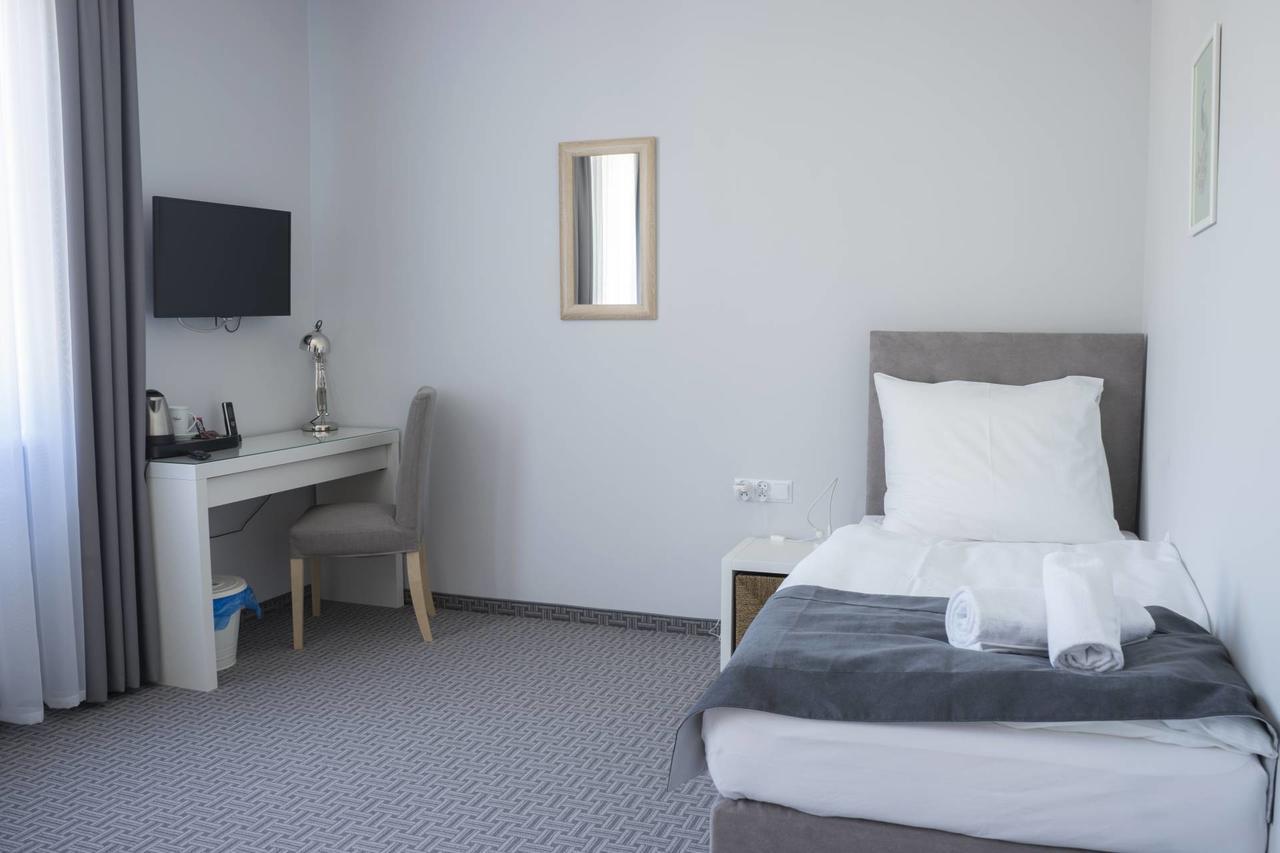 Hotel Inner City Kutno Esterno foto