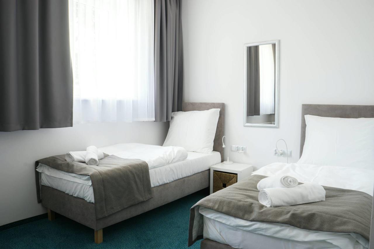Hotel Inner City Kutno Esterno foto